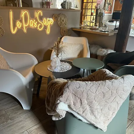 - Wistub Le Passage ホテル